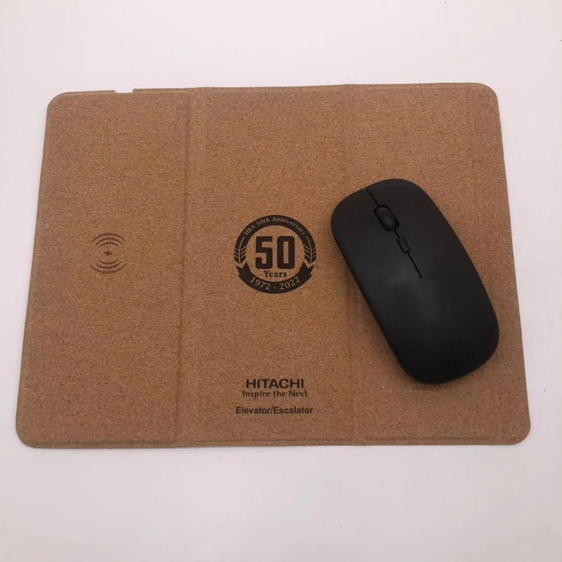 Mouse Pad con Cargador Inalambrico 10W, elaborado en Corcho, 26.5 x 20.5 cmts