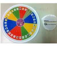 Abanico Plegable en Nylon con estuche, de 25 x 25 cmts