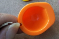 Llavero en forma de Casco, en ABS, tamaño 34 x 22 x 3.8 mm