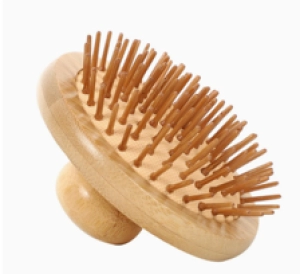 Cepillo Masajeador en Bambu, tamaño 10 x 10 cmts