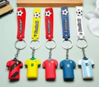 Llavero manilla con camiseta en PVC y mini balon