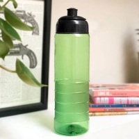 Botella PVC de 650 ml, de 24 cmts de alto x 6.7 cmts de diametro, tapa push pull