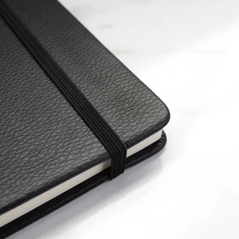 Agenda Dubai, en napa con textura de cuero, cosida, 80 hojas, 13.5 x 18 cmts