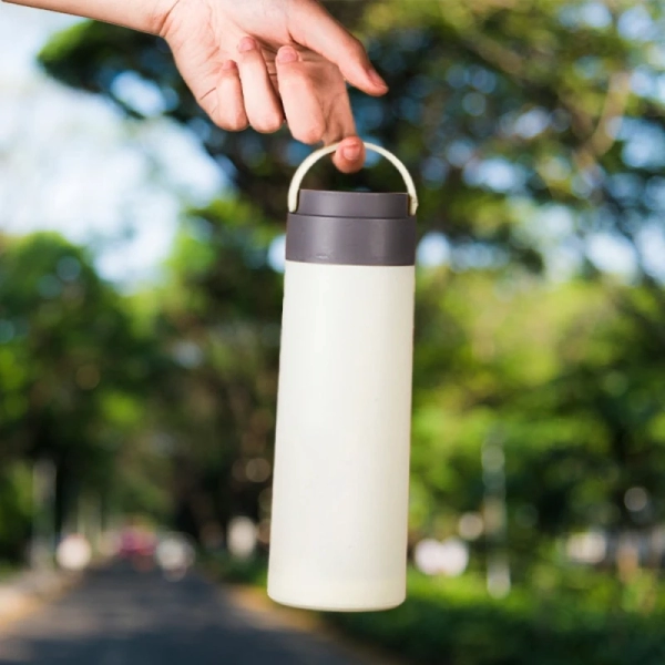 Botella Havanna 400 ml de vidrio con recubrimiento plastico, 19.7 x 6.5 cmts