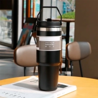 Mug Zero, de 900 ml, en Acero Inoxidable de doble capa,  23.7 x 9.8 cmts