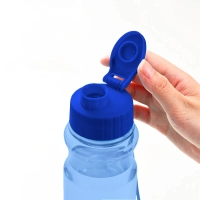 Botella Rocket, de 680 ml, tamaño 21.5 x 6.5 cmts, con cordon para colgar