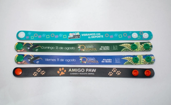 Manilla Sublimada con broche plastico, de 21 x 1.7 cmts