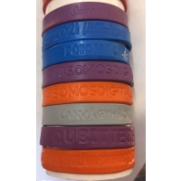 Manilla Continua, en polivinilo siliconado, con logo repujado, sin tinta