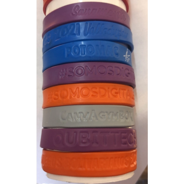 Manilla Continua, en polivinilo siliconado, con logo repujado, sin tinta