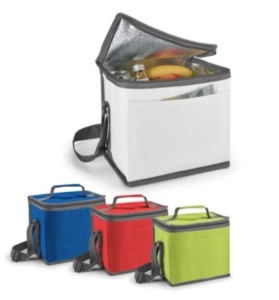 Lonchera Newcastle, bolsillo al frente, con forro y espuma, 22 x 25 x 15 cmt