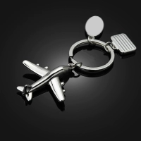 Llavero Metalico en forma de Avion con 2 plaquitas metalicas, 4.2 x 4.3 cmts