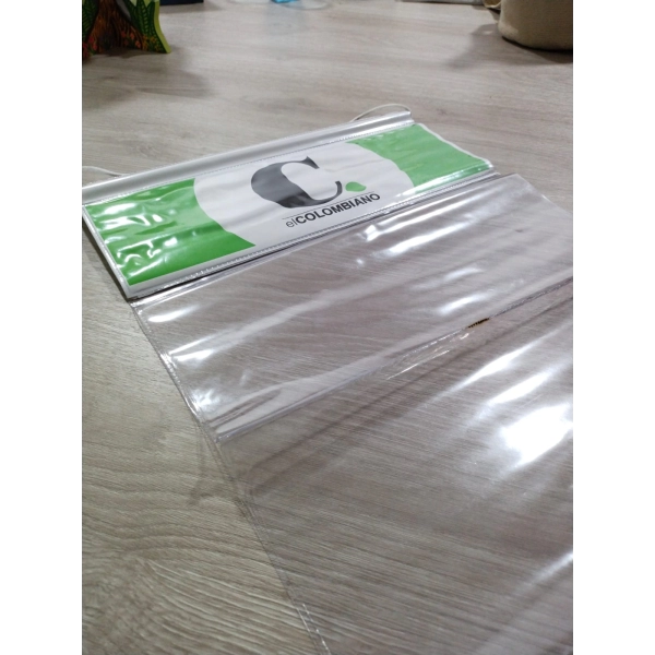 Exhibidor de Periodicos de 3 puestos, 33 x 40 cmts cada uno