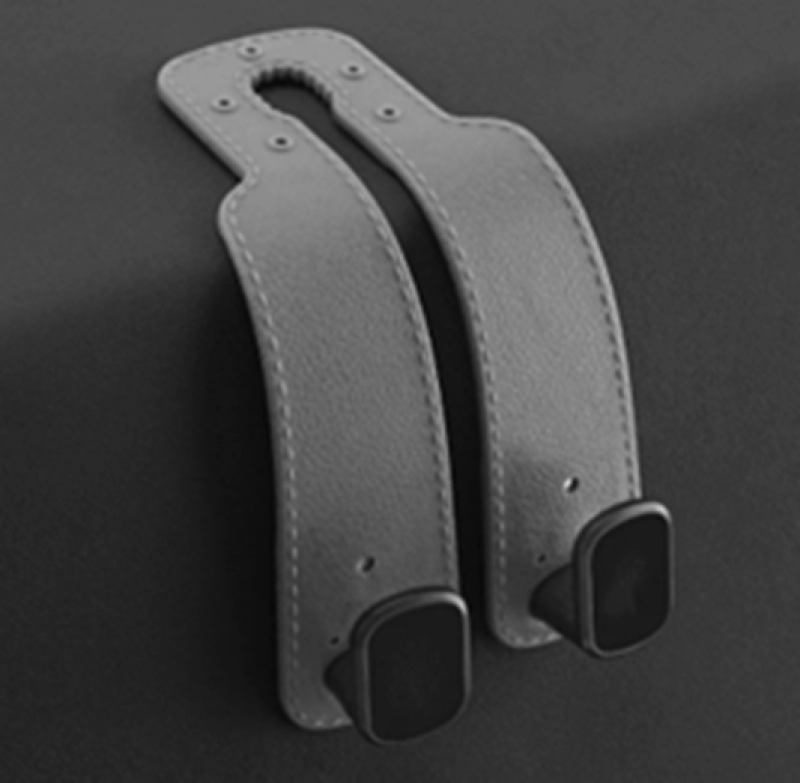 Gancho en Cuerina y Metal para Colgar cosas en el carro, de 17 x 8.5 cmts