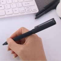 Boligrafo Modrich, plastico, tapa removible y mina de tinta gel