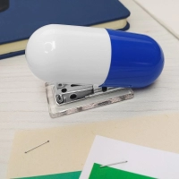 Engrapadora Capsula, metalica, 8 x 5 cmts.