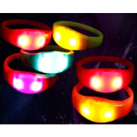 Manilla o Brazalete LED elaborado en Silicona, sin Control de Voz