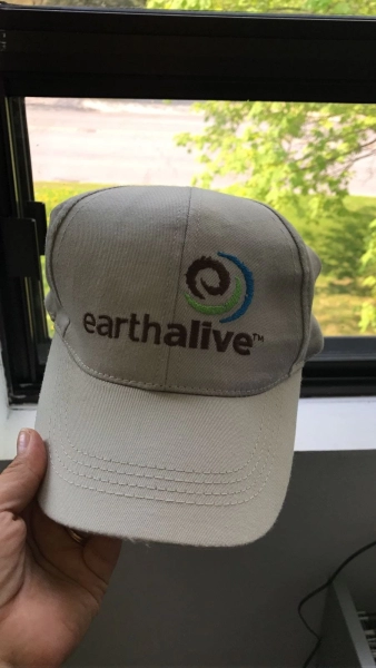 Gorra Nicosia, en tela drill con boton forrado y 4 costuras en la visera