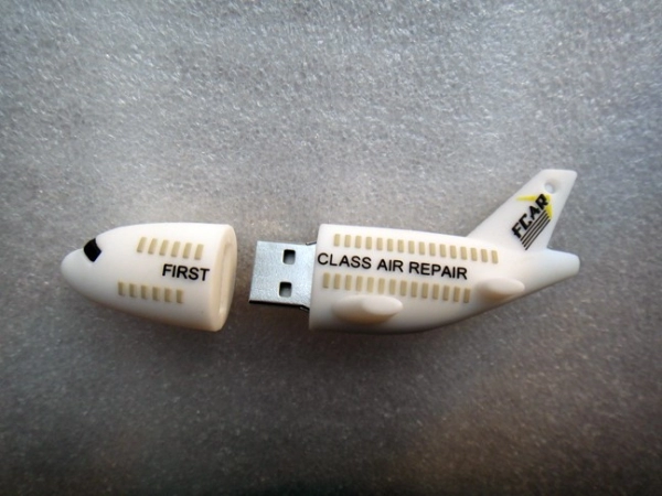 Memoria USB en PVC 3D diseño Avion