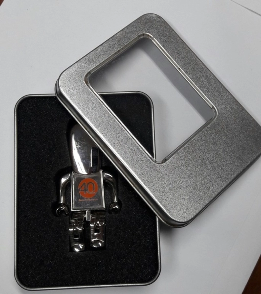 Caja Rectangular de Aluminio con Ventana para empaque de USB