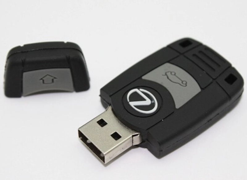 Memoria USB en PVC 2D diseño Llave de Carro