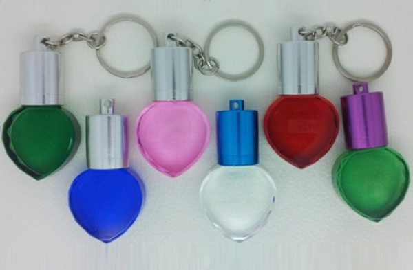 Memoria USB en Cristal + Metal diseño Corazon