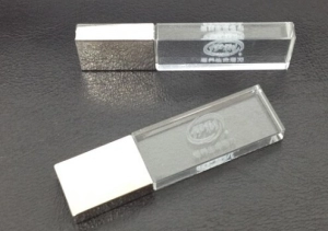 Memoria USB en Metal y Cristal