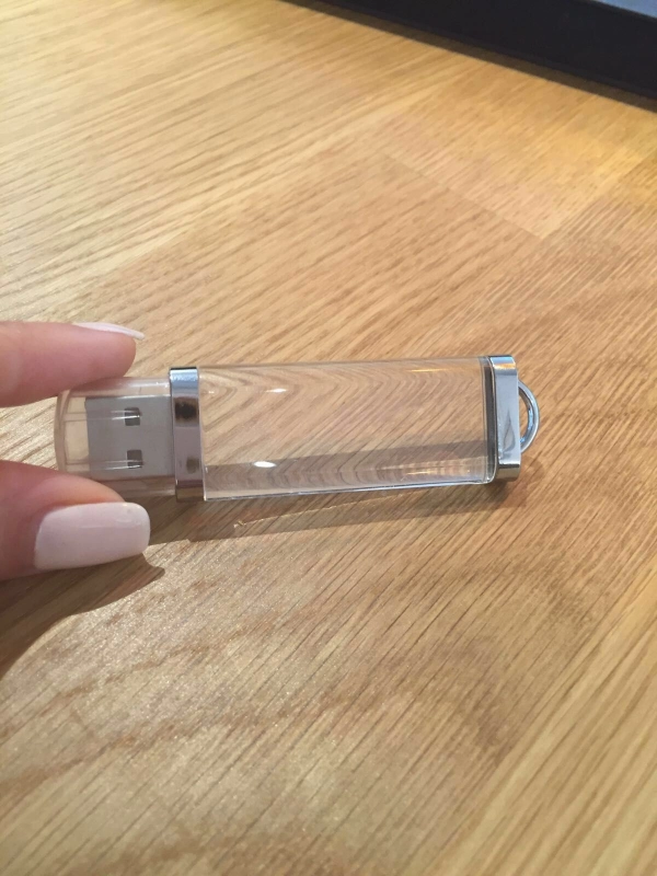 Memoria USB en Metal y Cristal