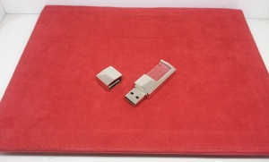 Memoria USB en Metal y Cristal