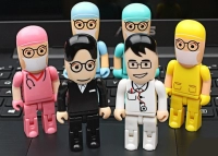 Memoria USB plastica diseño Doctor o Enfermera