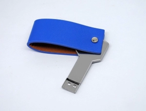 Memoria USB en Cuero y Metal en forma de llave