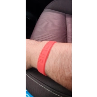 Manilla Continua, en polivinilo siliconado, con logo repujado, sin tinta