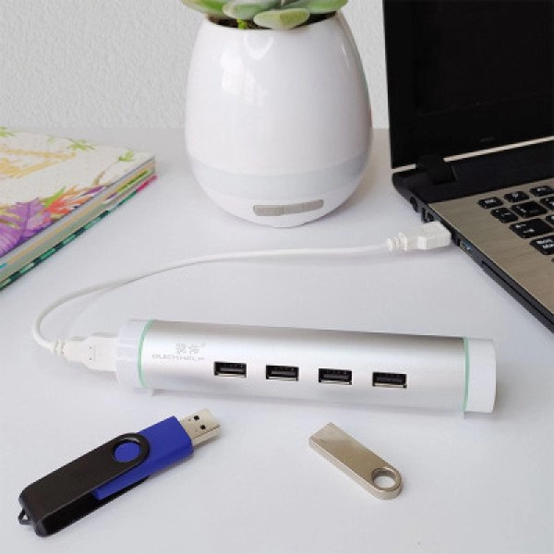 Hub Multipuerto Tube, en aluminio, de 15.2 x 3.1 x 2.9 cmt