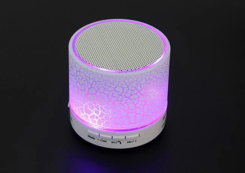 Parlante Bluetooth 3.0 en ABS, 60 x 60 x 58 mm,  peso 90 gramos