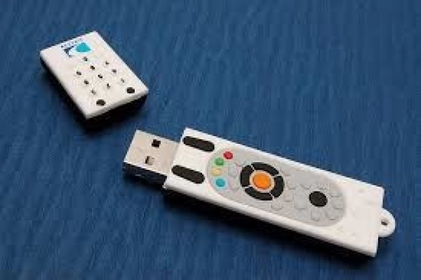 Memoria USB en PVC 3D diseño Control Remoto Direct TV