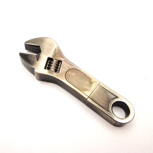Memoria USB metalica en forma de llave de tubo