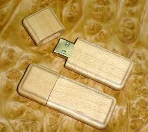 Memoria USB rectangular en madera