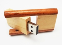 Memoria USB giratoria en madera