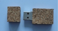 Memoria USB rectangular en corcho