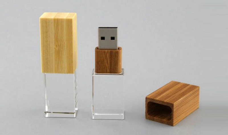 Memoria USB en madera con cristal