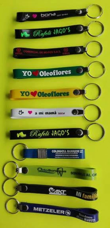 Manilla Llavero Microinyectado, con logo en alto relieve.