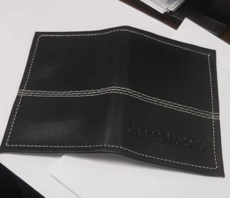 Portadocumentos Falcons, en imitacion cuero,  9.5 x 14 cmts