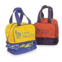 Lonchera Trinidad, 17 x 19 x 13.5 cmts, doble bolsillo con zipper