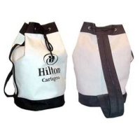 Tula Morral Beirut, bicolor, en lona, con doble colgadera tipo morral, 47 x 28.5 cmts